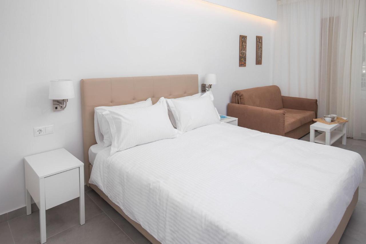 The Square Six Apartment
