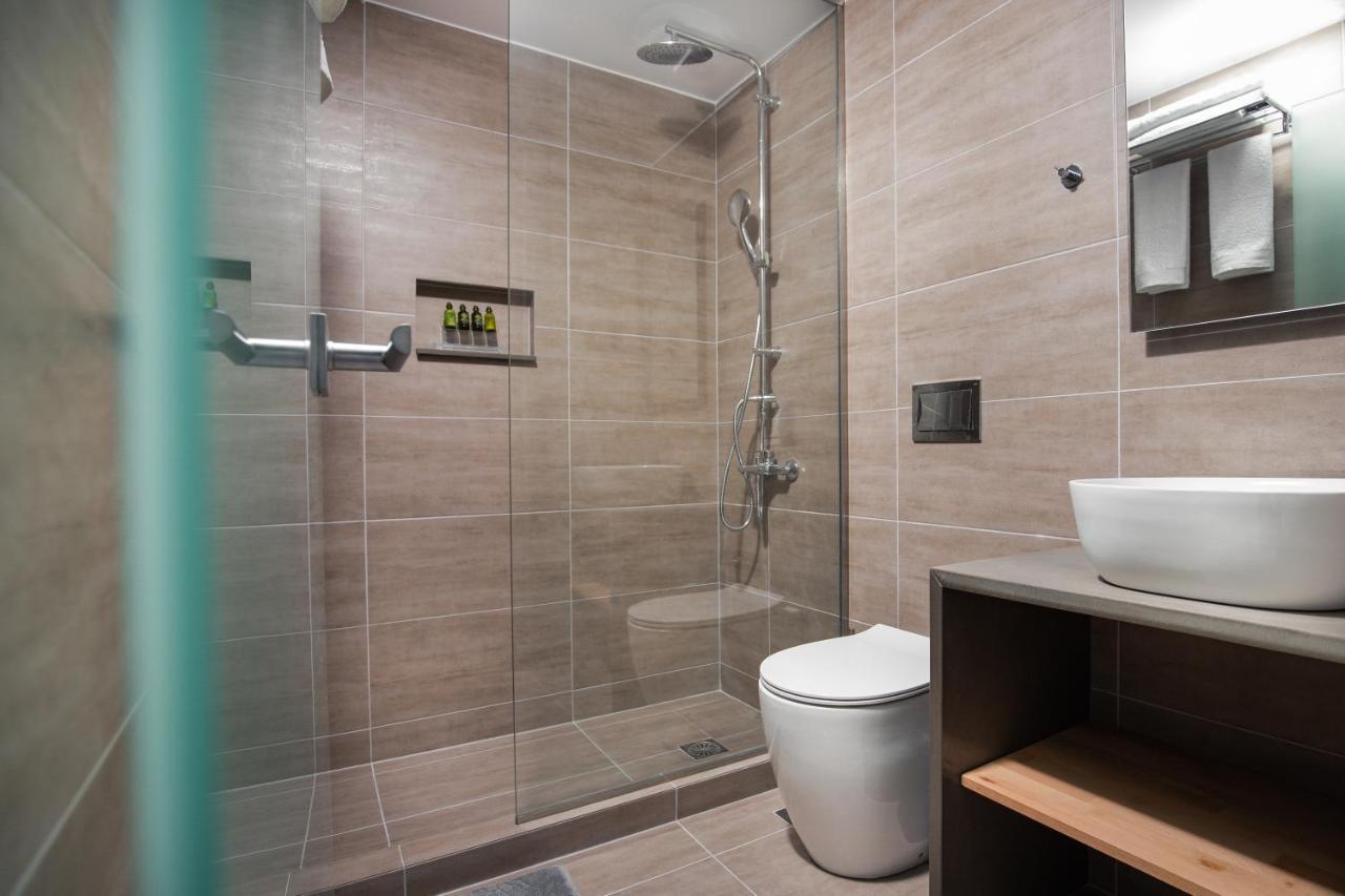 The Square Six Apartment *