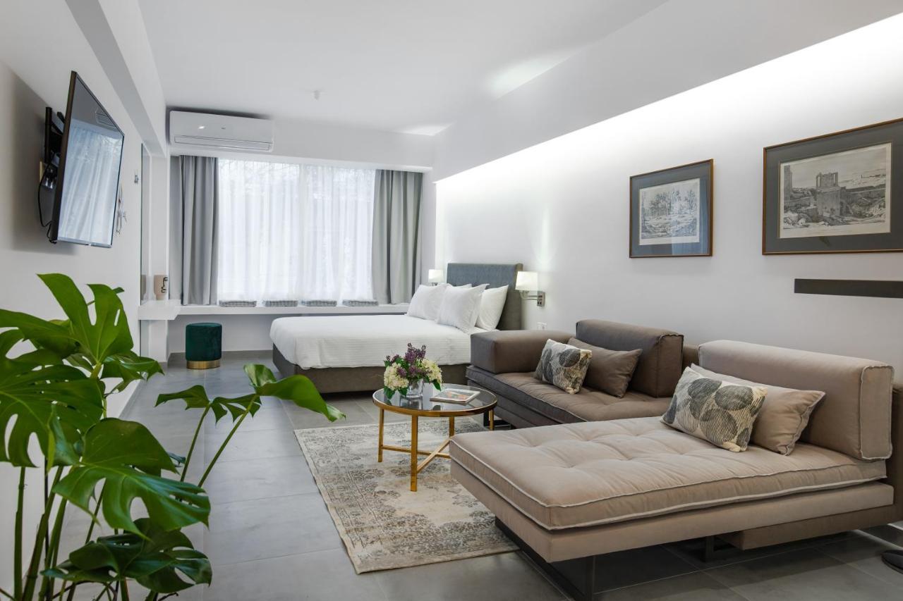 The Square Six Apartment *