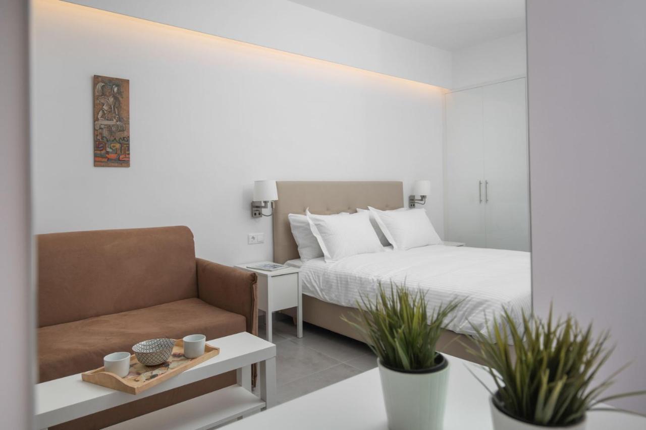 The Square Six * Athen