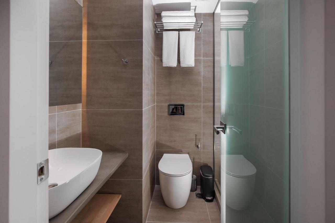 The Square Six * Athen