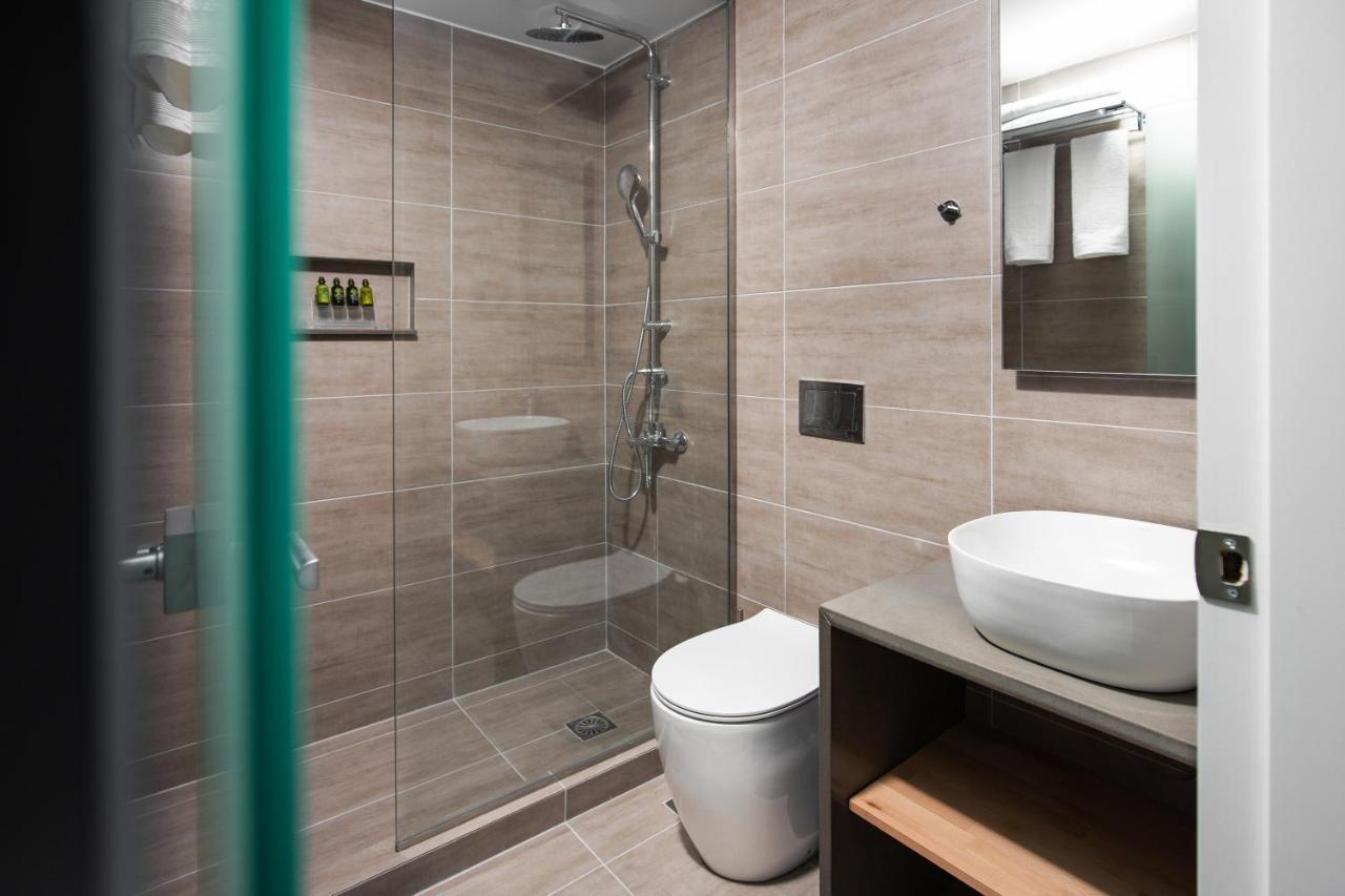 The Square Six Apartment
