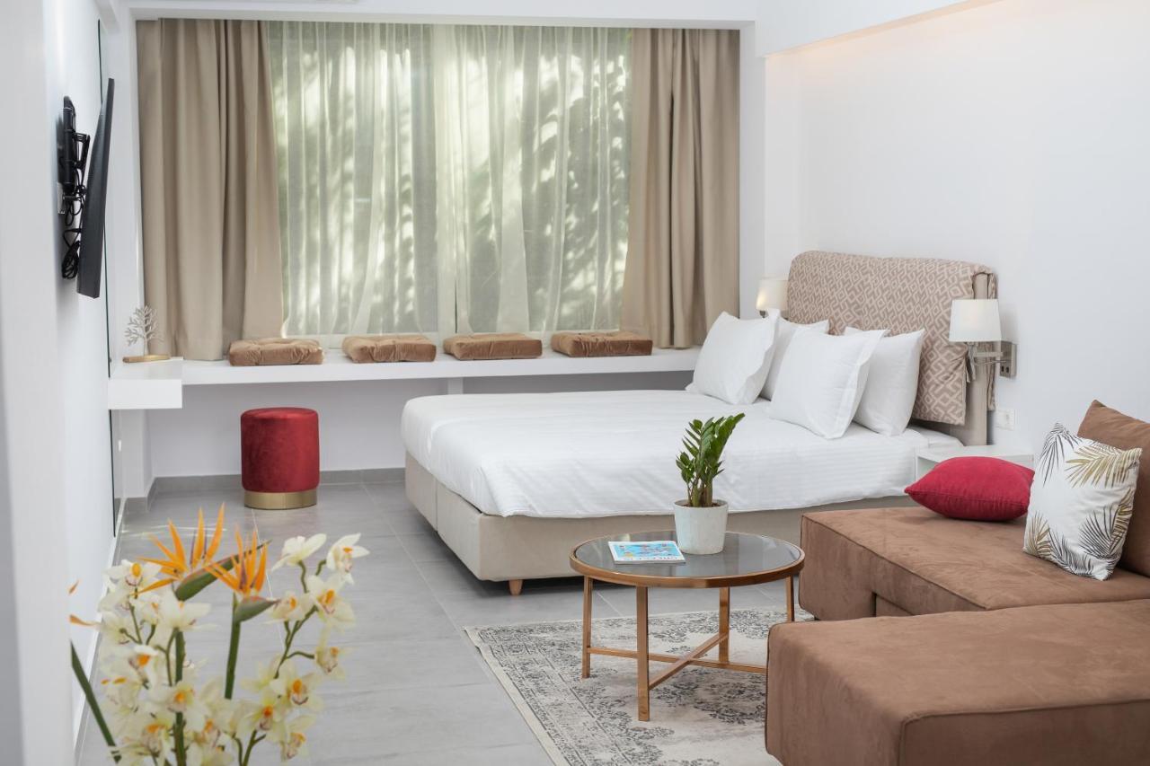 The Square Six * Athen