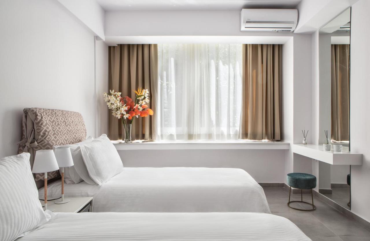 The Square Six Apartment